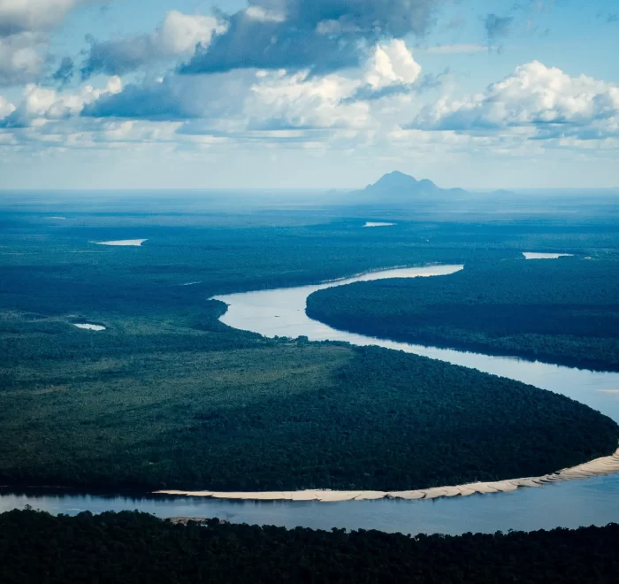 Aerial view of a pristine river in Colombia, highlighting the ideal location for freshwater fly fishing adventures – perfect for exploring Colombia's fishing spots